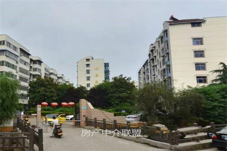 东岳广场紧邻一实小精装修全明户型